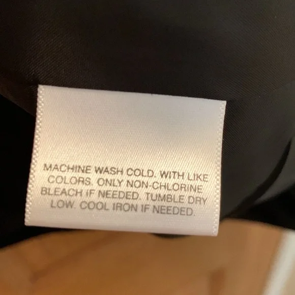 Modest Covington Woman dressy long sleeve black jacket with black lining. - Picture 4 of 9